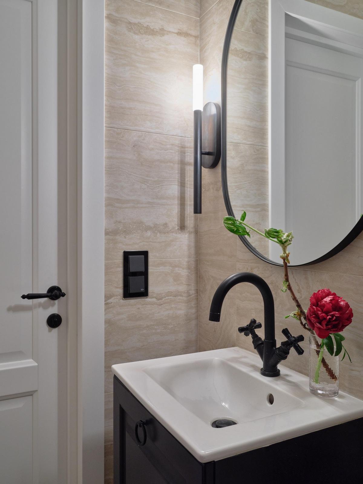 Kortárs és klasszikus elemek egy finoman nőisre hangolt 47m2-es lakásban Kortárs és klasszikus elemek egy finoman nőisre hangolt 47m2-es lakásban