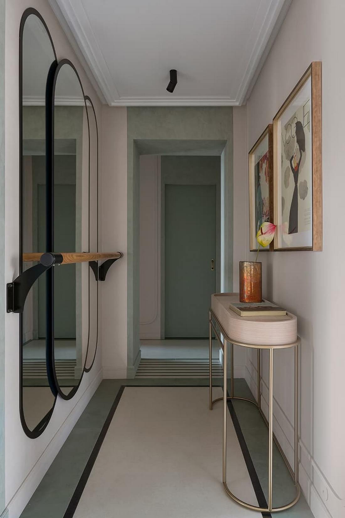 Lágy formák és bársonyos textúrák család finoman színes lakásában