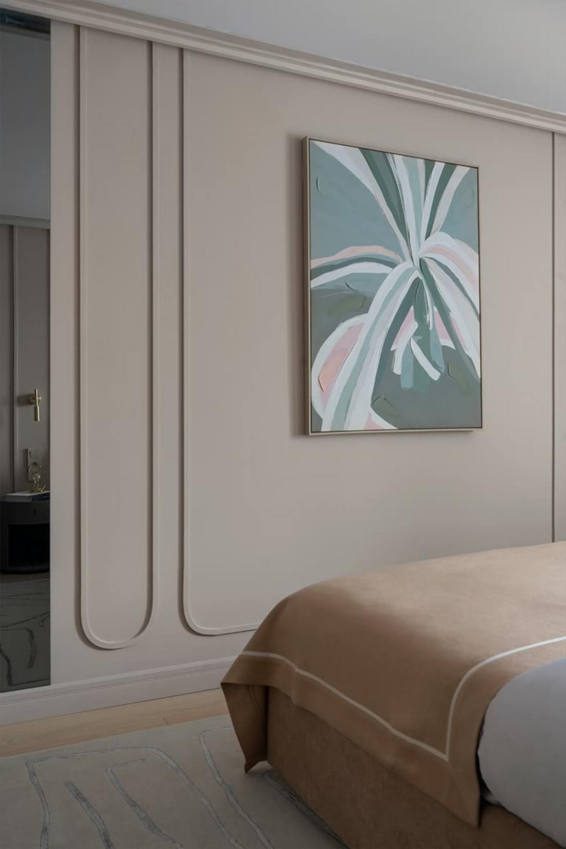 Lágy formák és bársonyos textúrák család finoman színes lakásában