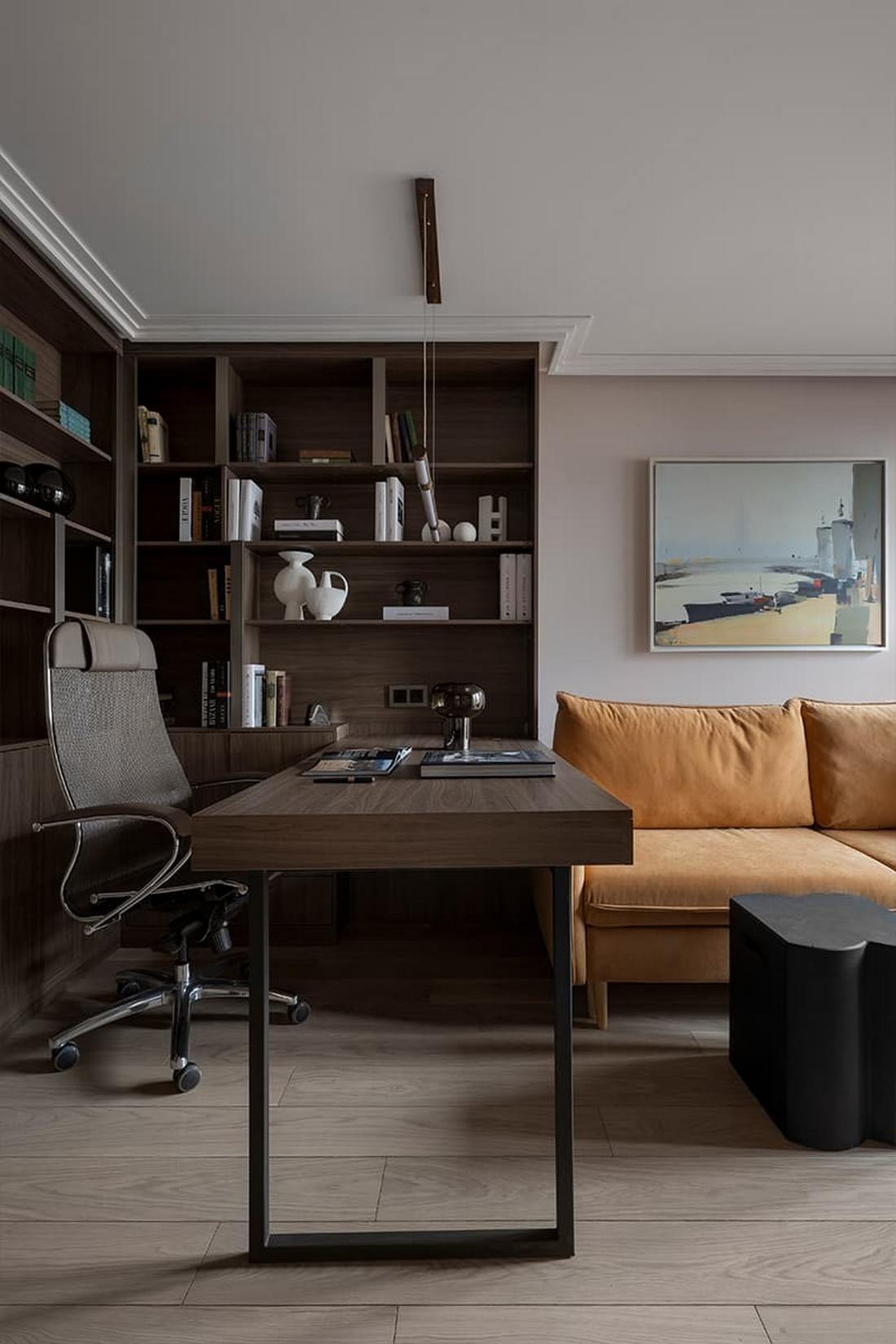 Lágy formák és bársonyos textúrák család finoman színes lakásában