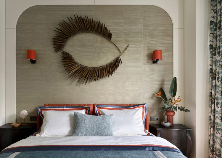 Otthonos, elegáns lakásberendezés zöld környezetben, modern klasszikus stílus családi apartmanban