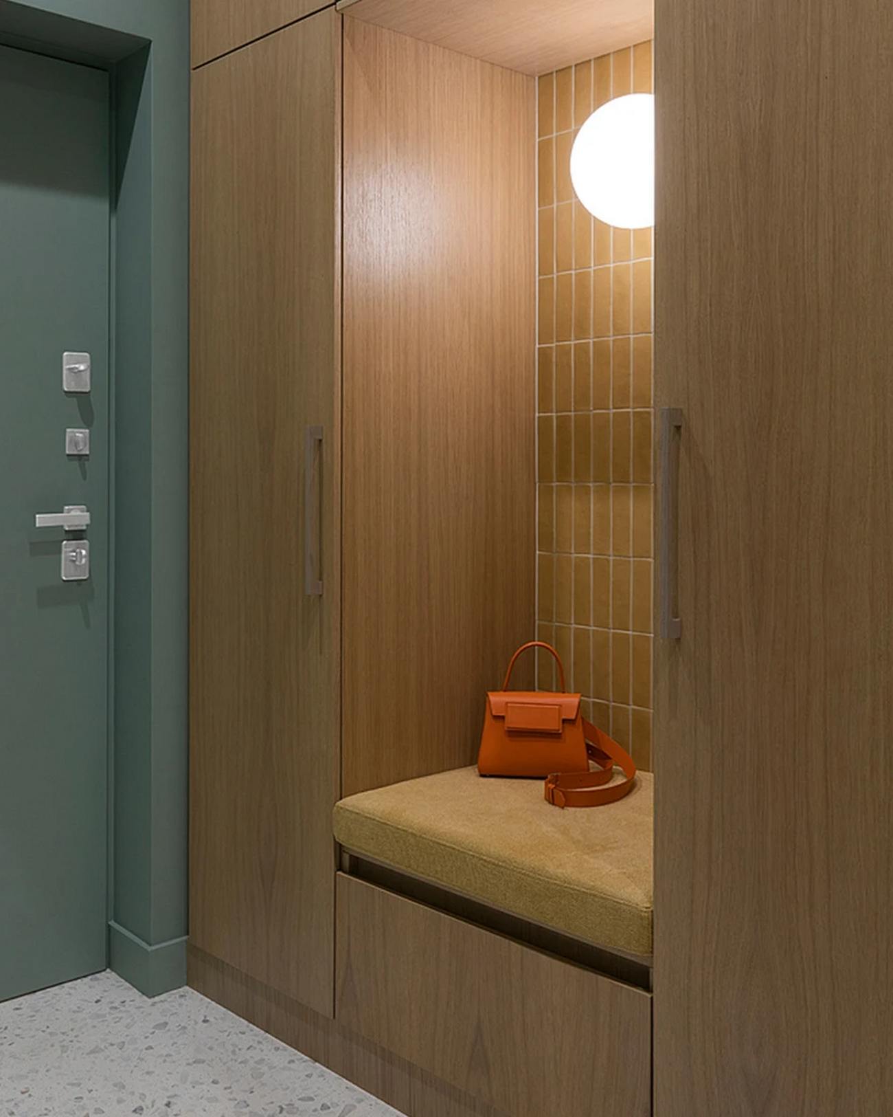 Portugália ihlette a fiatal pár lakásának színvilágát; kis konyhasziget és ablakos fürdő Portugália ihlette a fiatal pár lakásának színvilágát; kis konyhasziget és ablakos fürdő