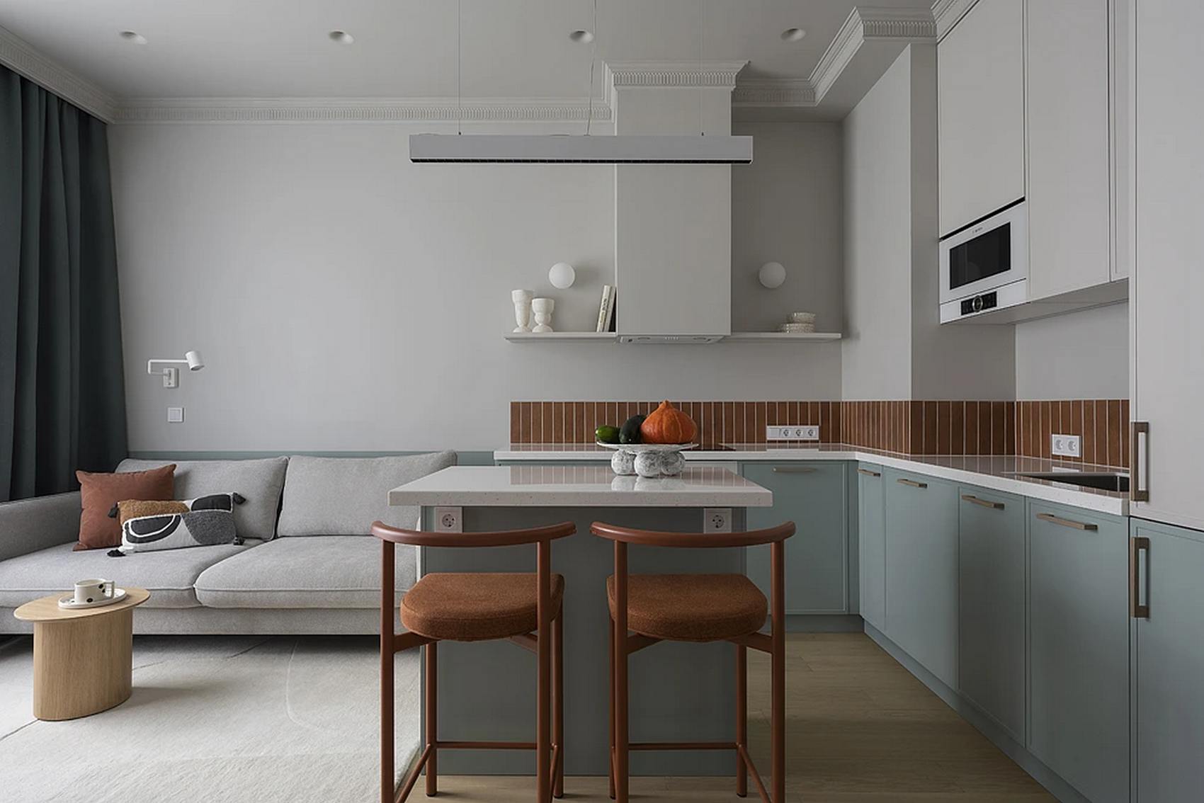 Portugália ihlette a fiatal pár lakásának színvilágát; kis konyhasziget és ablakos fürdő Portugália ihlette a fiatal pár lakásának színvilágát; kis konyhasziget és ablakos fürdő