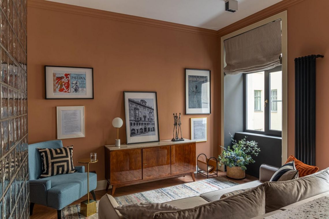 Üvegtégla, meleg terrakotta szín, római roló és egy kis retro hangulat