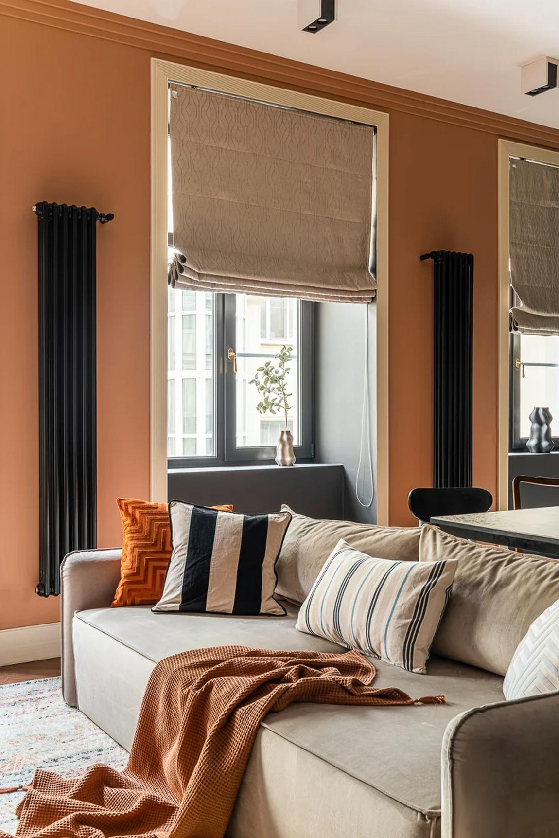 Üvegtégla, meleg terrakotta szín, római roló és egy kis retro hangulat