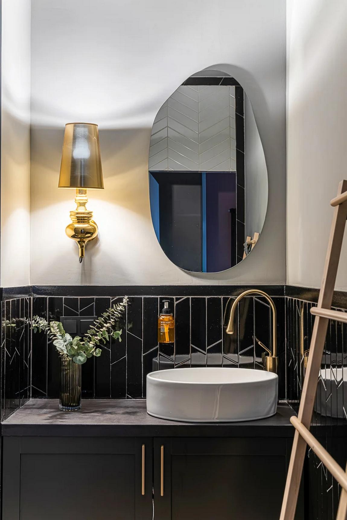 Üvegtégla, meleg terrakotta szín, római roló és egy kis retro hangulat