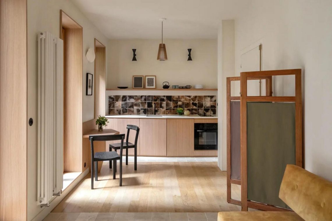 Zen szellemben berendezett kis földszinti, kertkapcsolatos lakás