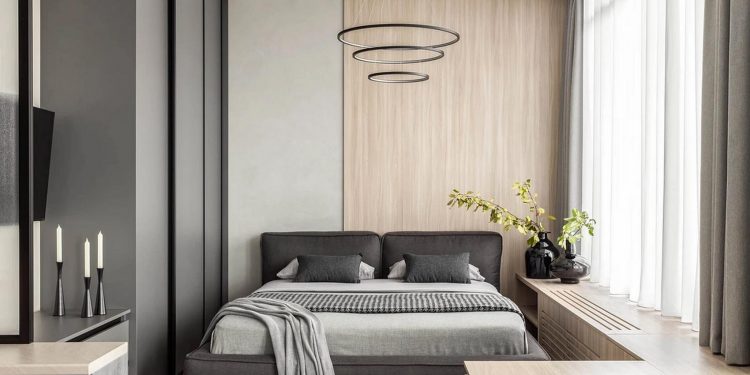 Minimalista enteriőr izgalmas megoldásokkal, kis penthouse