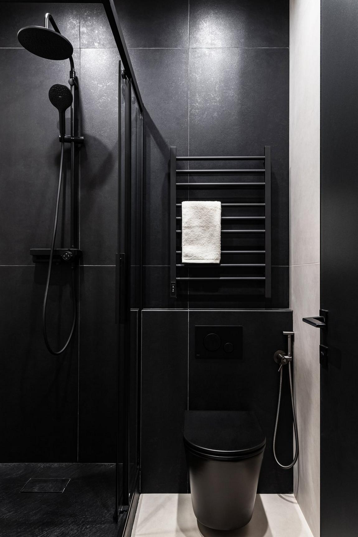 Bevállaltak néhány merész fekete felületet ebben a kis lakásban Bevállaltak néhány merész fekete felületet ebben a kis lakásban