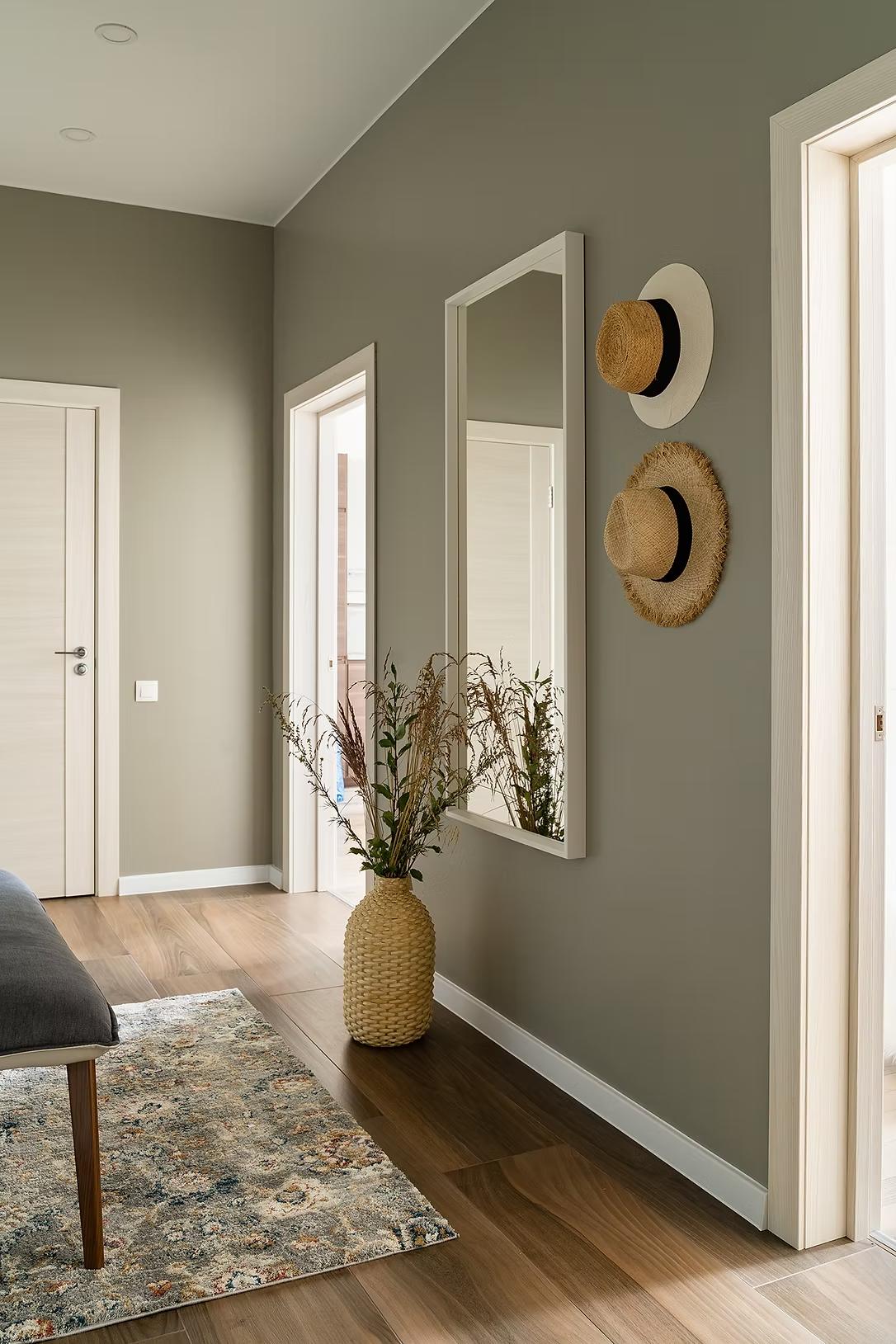 Bohém stílus, barátságos és otthonos enteriőr fiatal nő egyszobás lakásában Bohém stílus, barátságos és otthonos enteriőr fiatal nő egyszobás lakásában