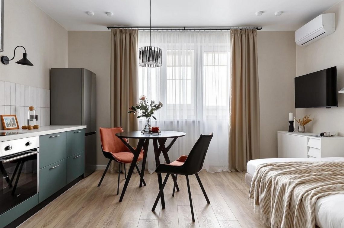 Diáklánylak vásárolt pici lakás otthonos és praktikus berendezése józan költségvetéssel