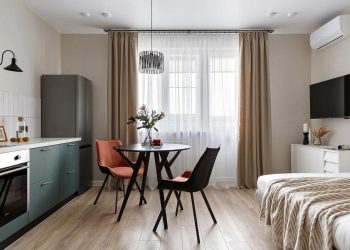 Diáklánylak vásárolt pici lakás otthonos és praktikus berendezése józan költségvetéssel