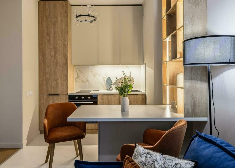 Egyszobás lakás átváltozása: kész burkolatokkal átvett ingatlanból dizájnos otthon