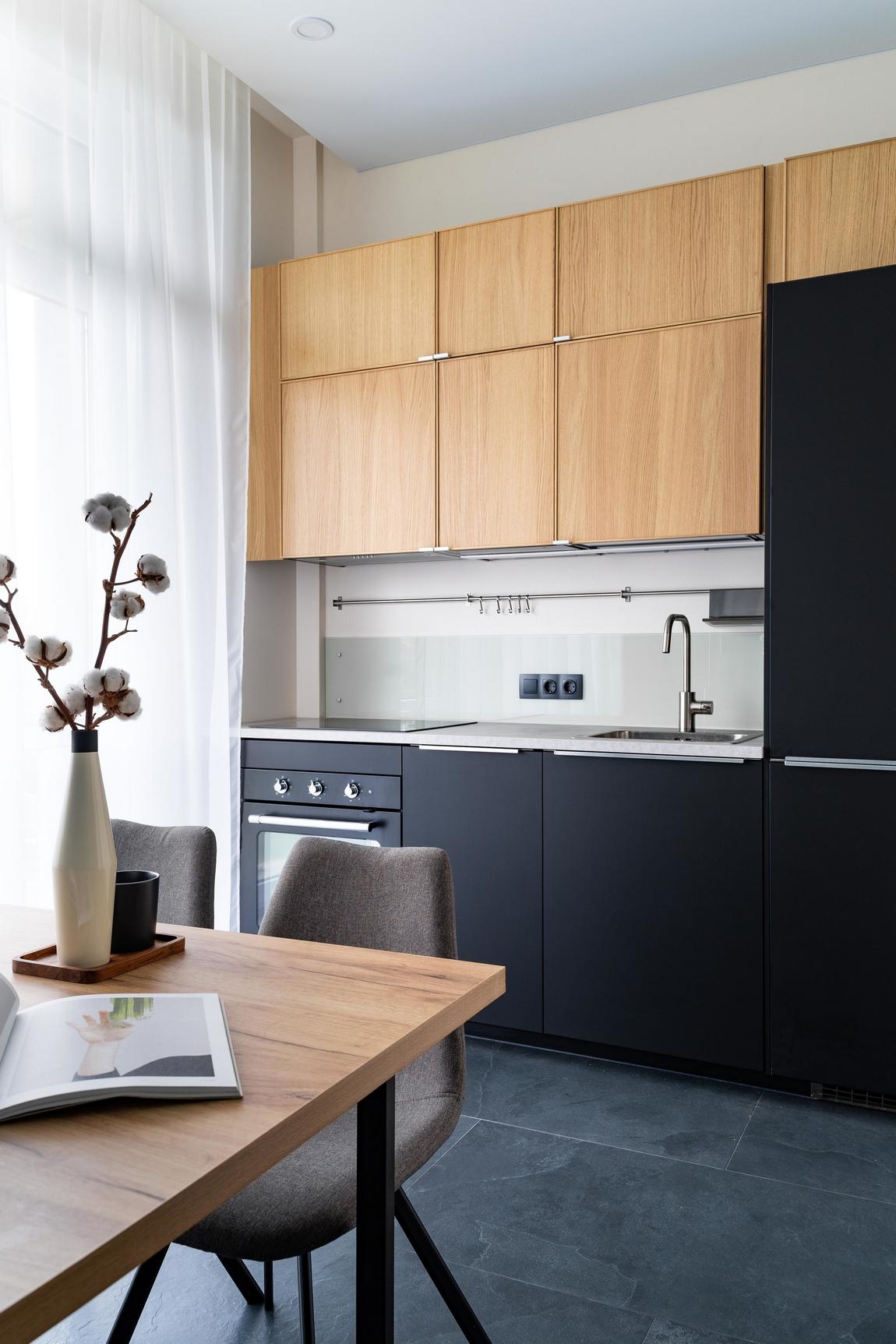 Extrák és túlköltekezés nélkül kellett stílusosan berendezni a férfi otthonát