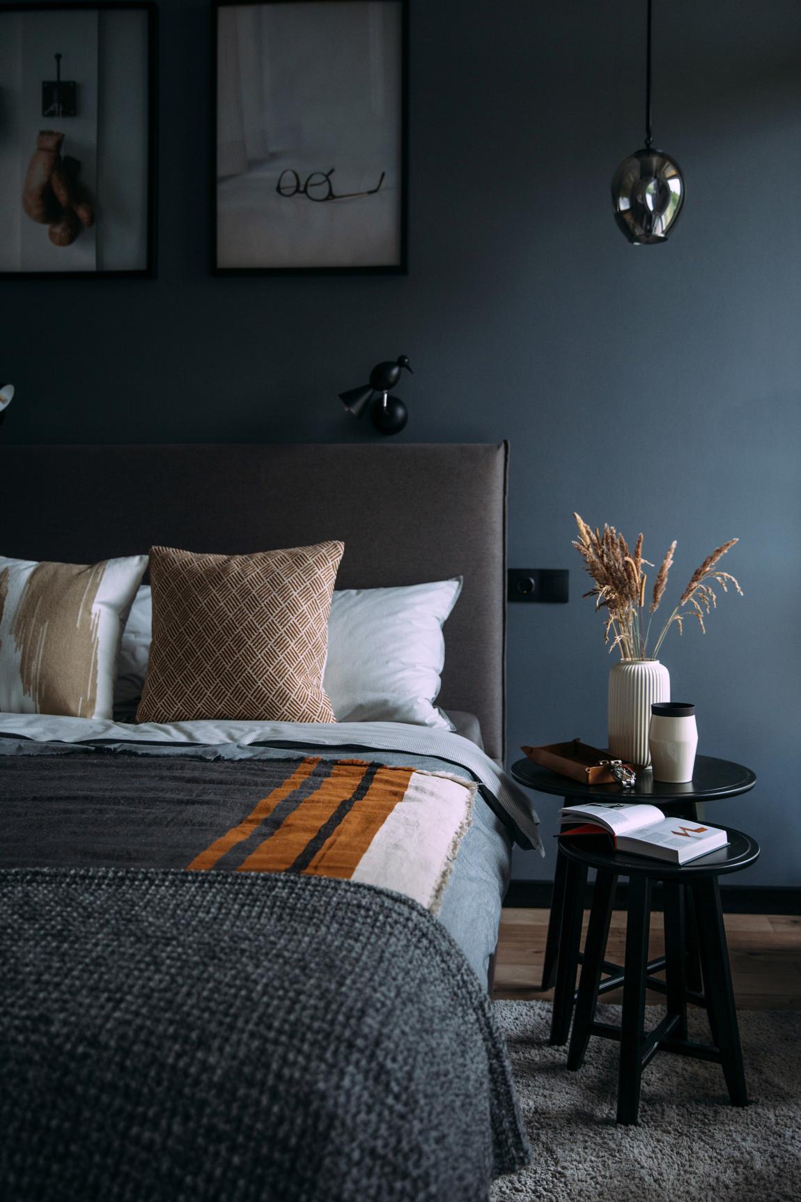 Extrák és túlköltekezés nélkül kellett stílusosan berendezni a férfi otthonát