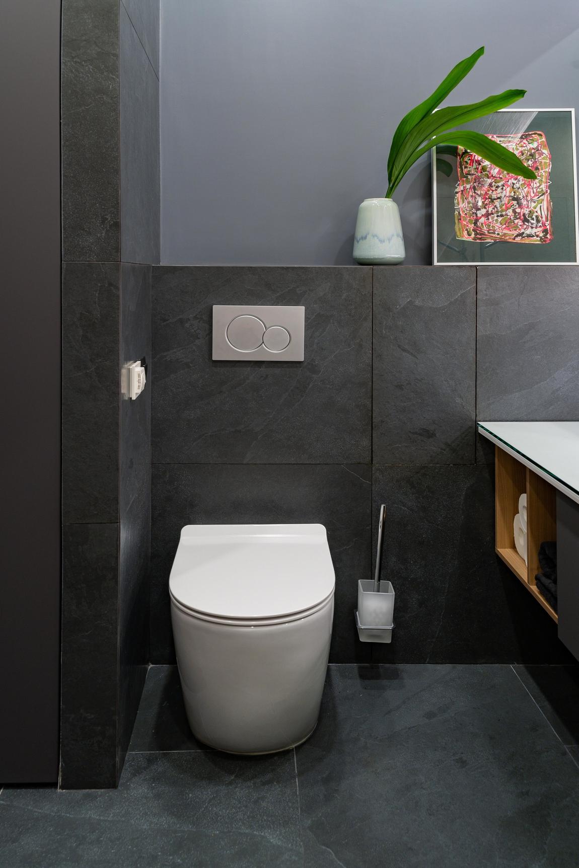 Extrák és túlköltekezés nélkül kellett stílusosan berendezni a férfi otthonát