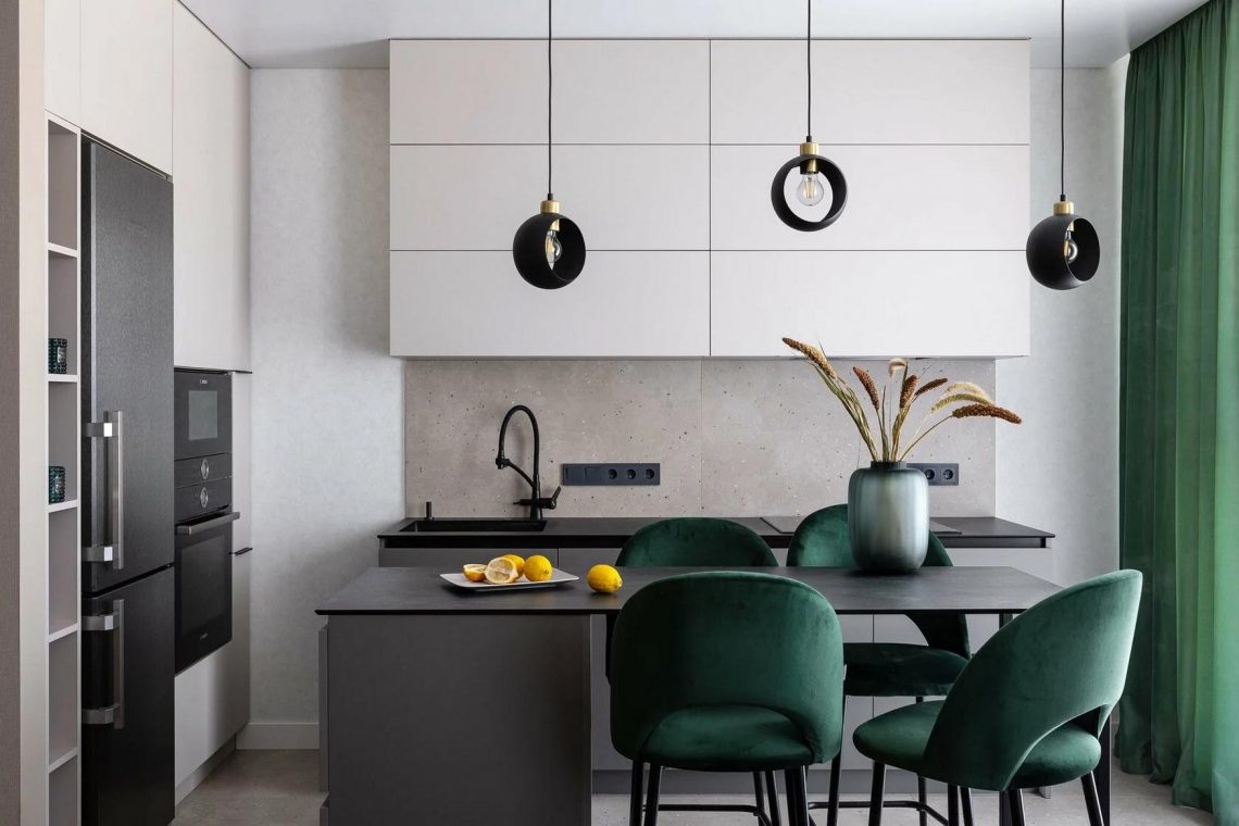 Falak nélkül átvett üres tér berendezése lakóparkban: fiatal pár lakása