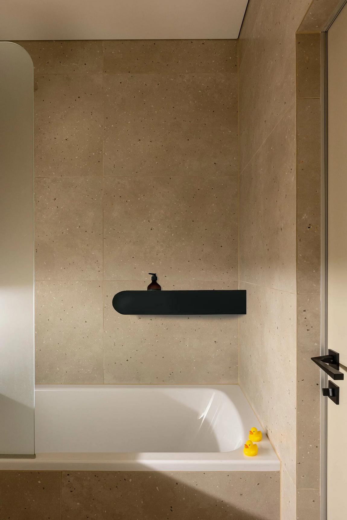 Falak nélkül átvett üres tér berendezése lakóparkban: fiatal pár lakása Falak nélkül átvett üres tér berendezése lakóparkban: fiatal pár lakása