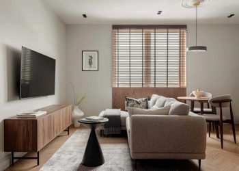 Időtlen elegancia férfi lakásában: fa, márvány, fekete és fehér színvilággal