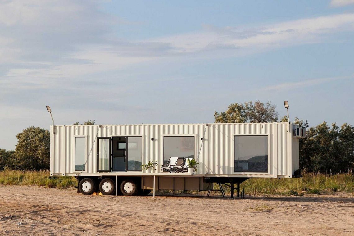 ilyen-szuper-kis-30m2-es-teraszos-haz-alakithato-ki-egyetlen-fem-kontenerbol