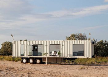 ilyen-szuper-kis-30m2-es-teraszos-haz-alakithato-ki-egyetlen-fem-kontenerbol