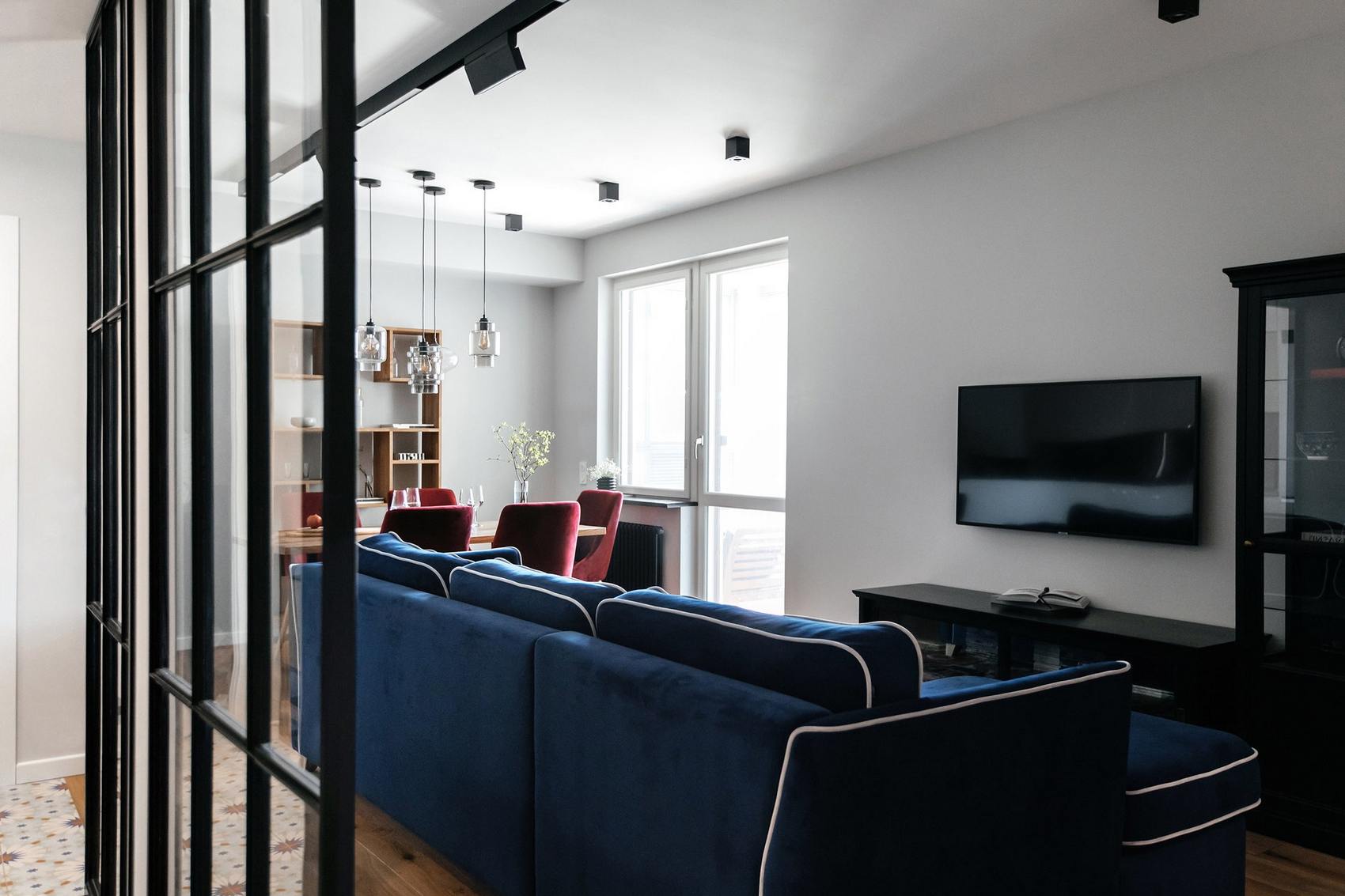 Jó alaprajz, tapéták és gyümölcsök színe család lakóparkban vásárolt lakásában Jó alaprajz, tapéták és gyümölcsök színe család lakóparkban vásárolt lakásában