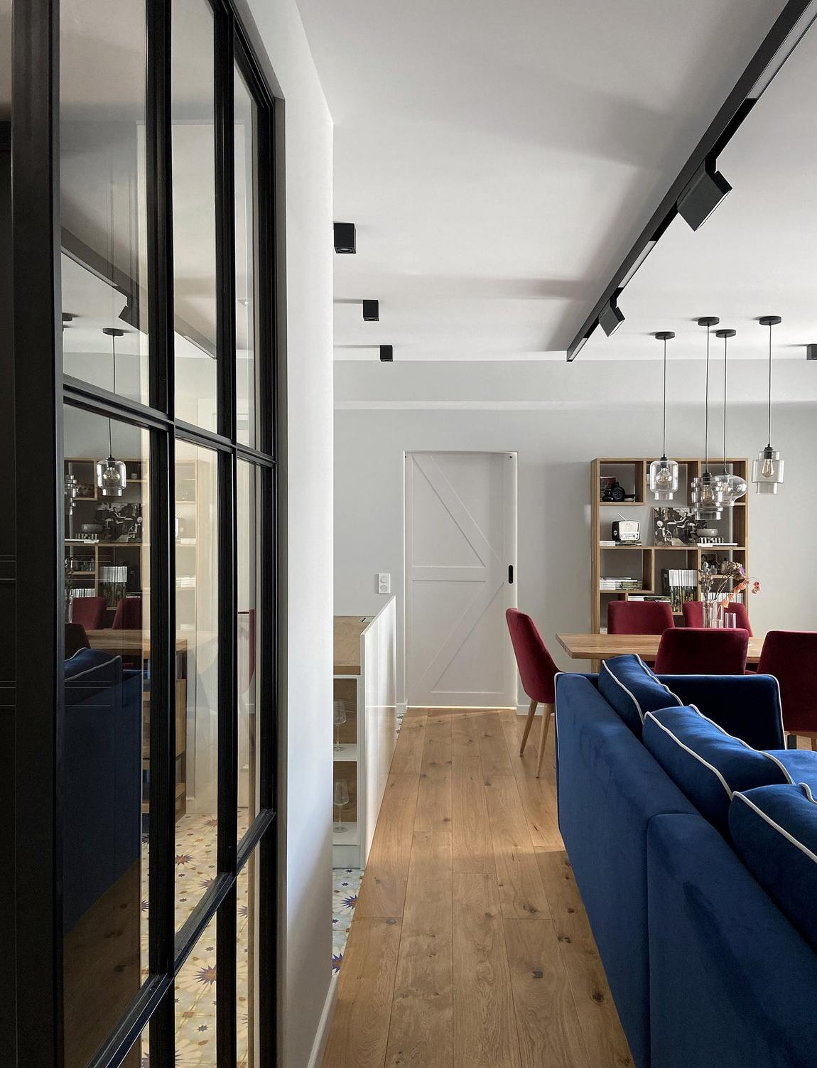 Jó alaprajz, tapéták és gyümölcsök színe család lakóparkban vásárolt lakásában Jó alaprajz, tapéták és gyümölcsök színe család lakóparkban vásárolt lakásában