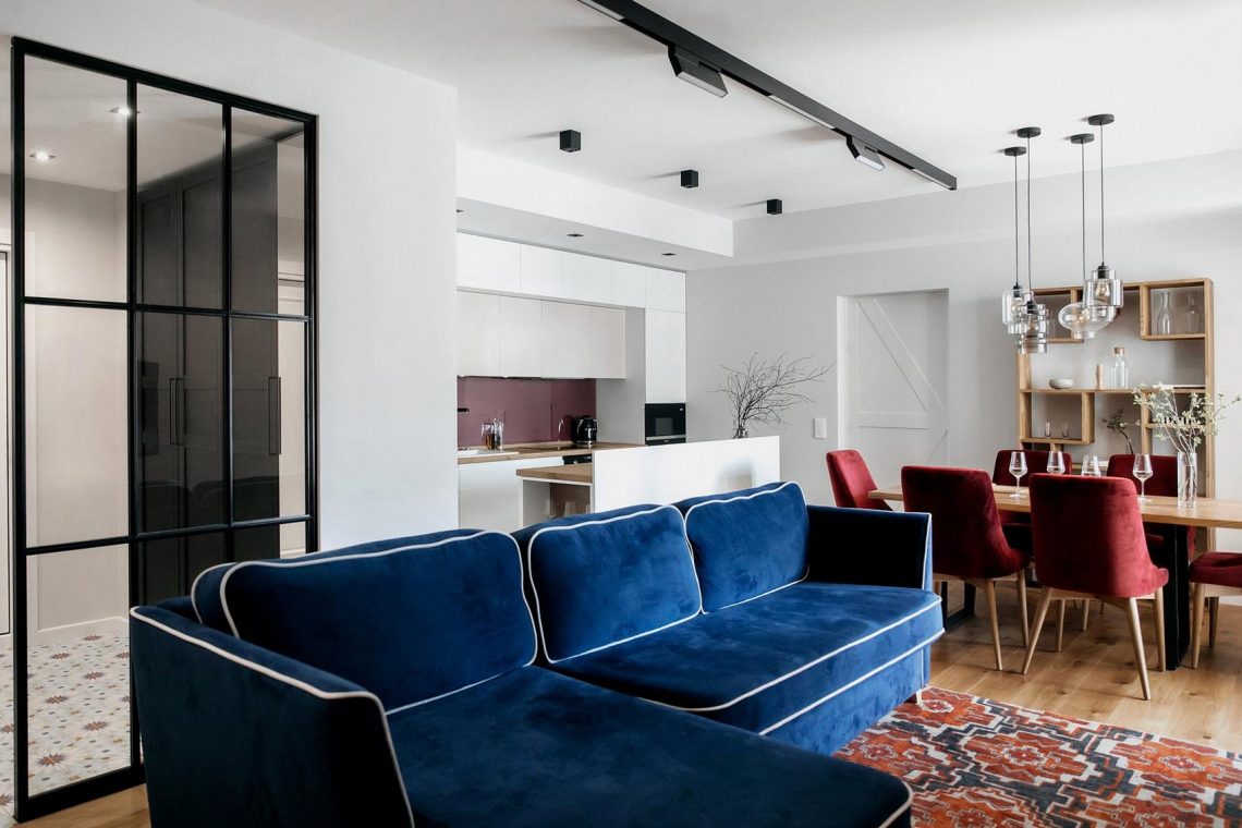 Jó alaprajz, tapéták és gyümölcsök színe család lakóparkban vásárolt lakásában