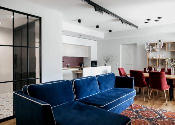 Jó alaprajz, tapéták és gyümölcsök színe család lakóparkban vásárolt lakásában