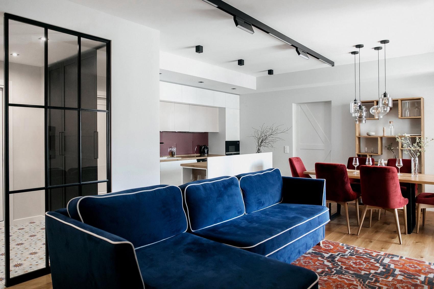 Jó alaprajz, tapéták és gyümölcsök színe család lakóparkban vásárolt lakásában Jó alaprajz, tapéták és gyümölcsök színe család lakóparkban vásárolt lakásában