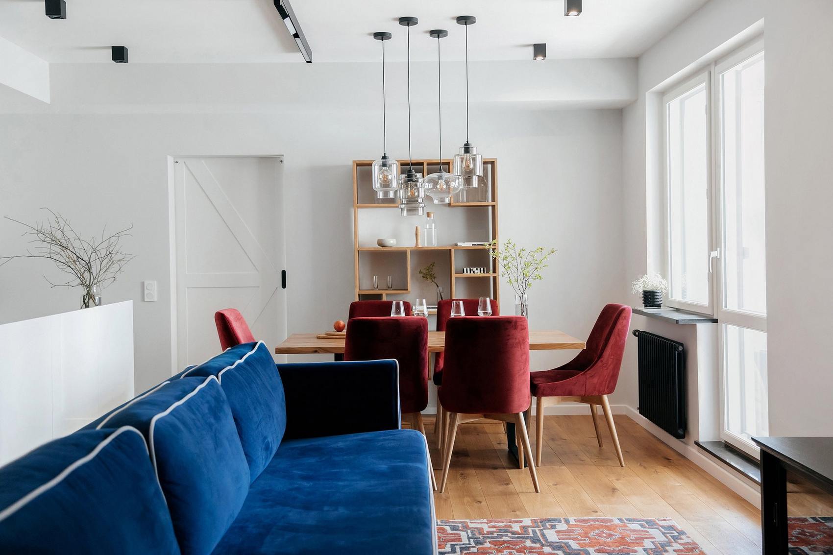 Jó alaprajz, tapéták és gyümölcsök színe család lakóparkban vásárolt lakásában Jó alaprajz, tapéták és gyümölcsök színe család lakóparkban vásárolt lakásában