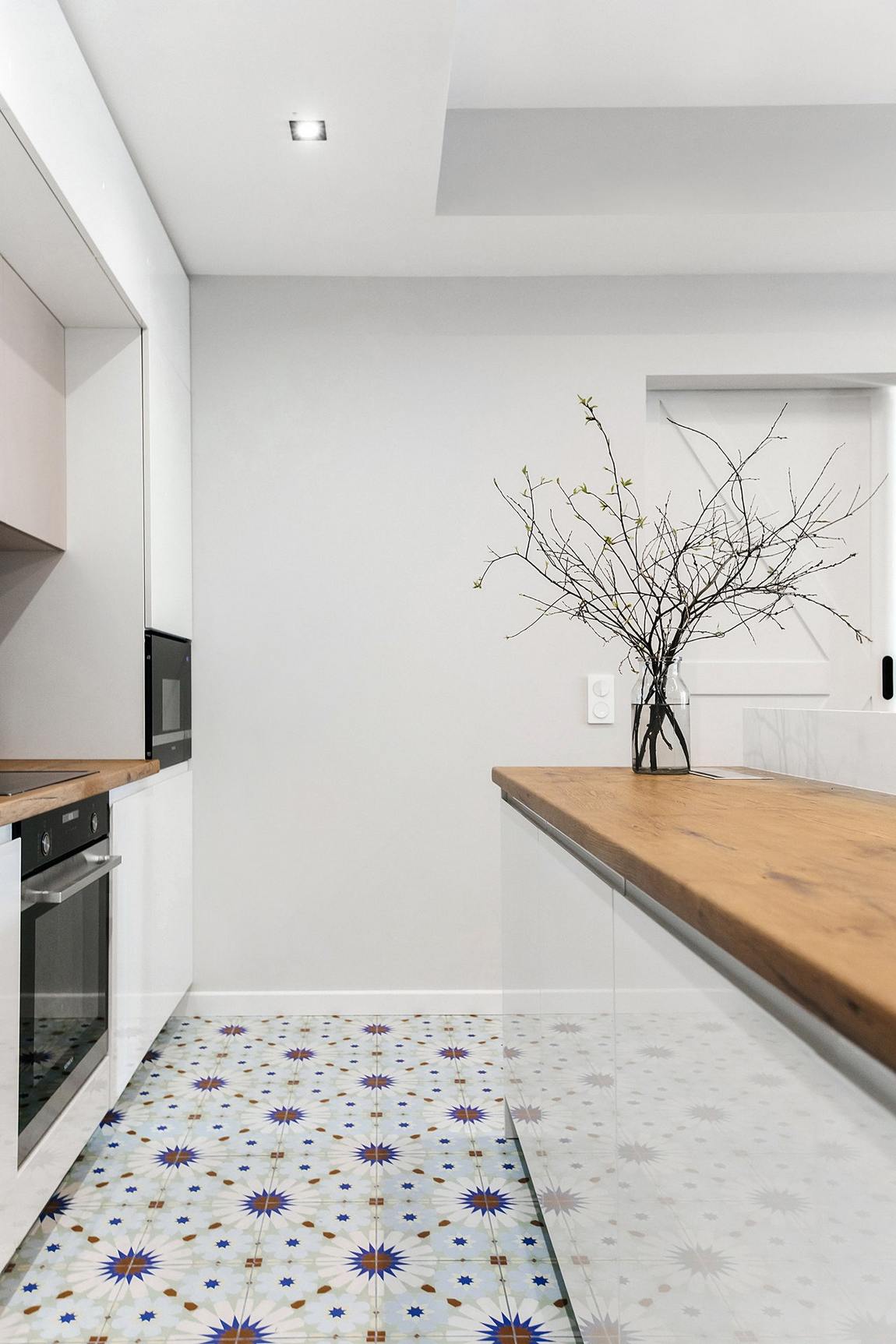 Jó alaprajz, tapéták és gyümölcsök színe család lakóparkban vásárolt lakásában Jó alaprajz, tapéták és gyümölcsök színe család lakóparkban vásárolt lakásában