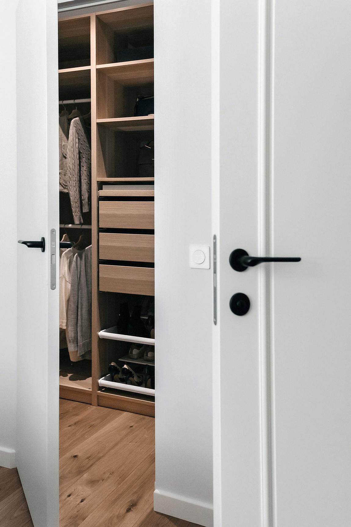 Jó alaprajz, tapéták és gyümölcsök színe család lakóparkban vásárolt lakásában Jó alaprajz, tapéták és gyümölcsök színe család lakóparkban vásárolt lakásában