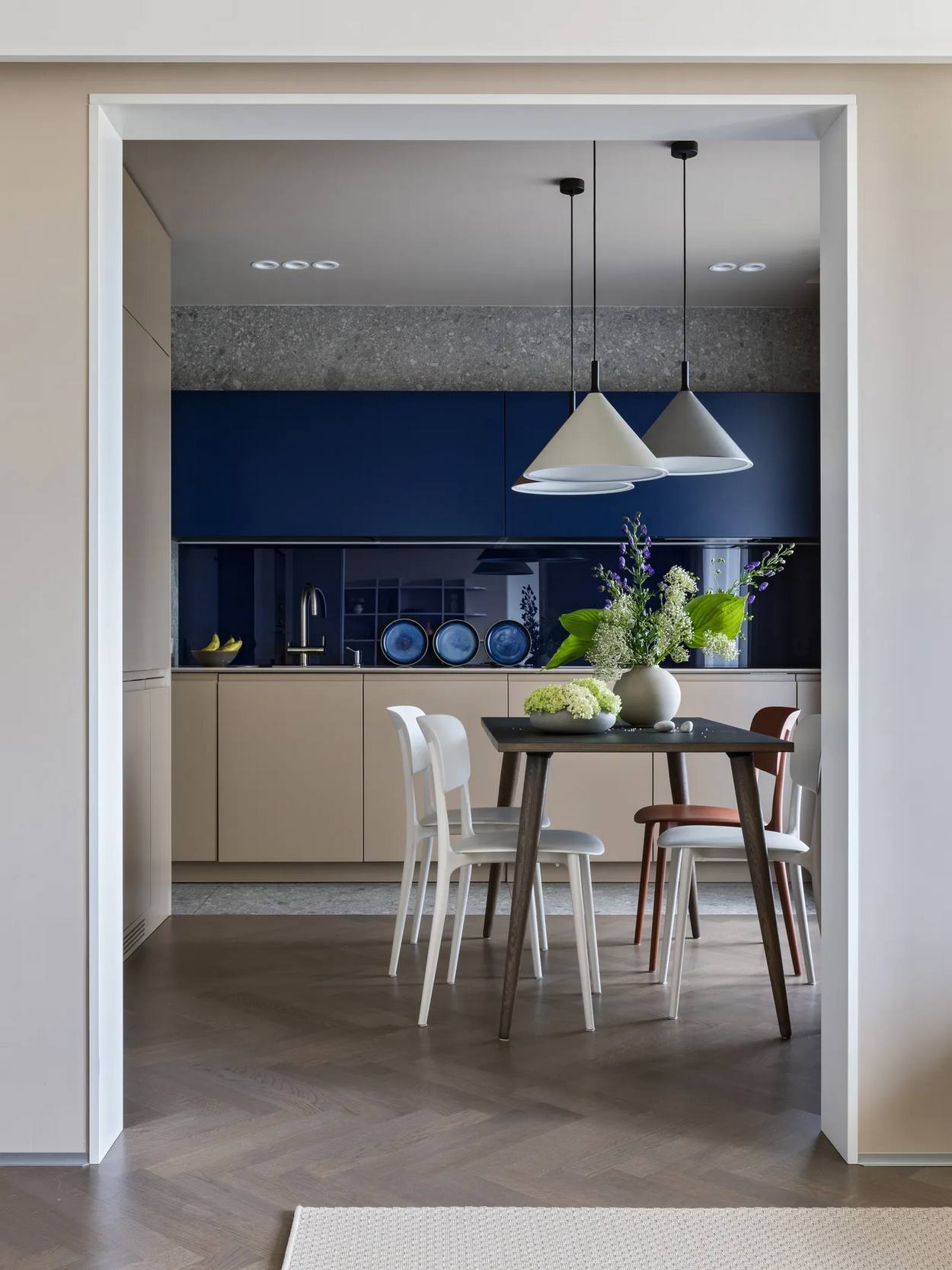 Kék konyháról álmodott a család - új építésű lakás berendezése, 69 m² Kék konyháról álmodott a család - új építésű lakás berendezése, 69 m²