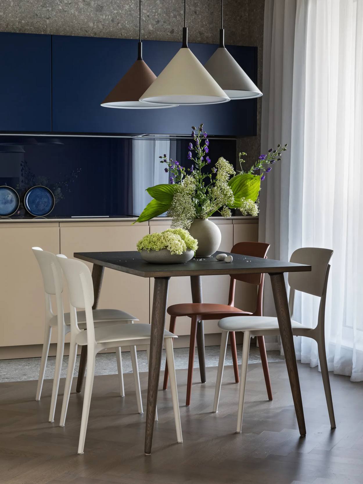 Kék konyháról álmodott a család - új építésű lakás berendezése, 69 m² Kék konyháról álmodott a család - új építésű lakás berendezése, 69 m²