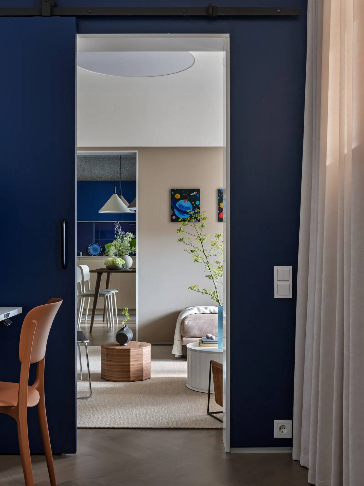 Kék konyháról álmodott a család - új építésű lakás berendezése, 69 m² Kék konyháról álmodott a család - új építésű lakás berendezése, 69 m²