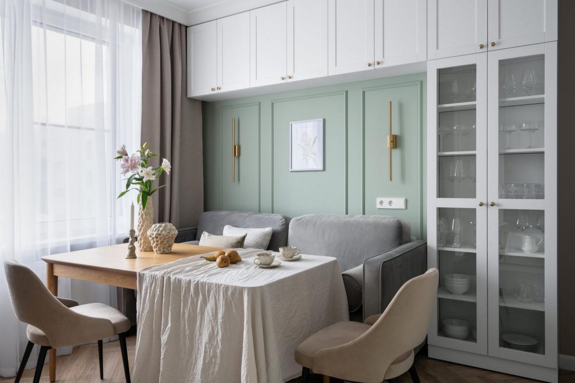 Lágy eklektika zöld árnyalatokkal, arany részletekkel