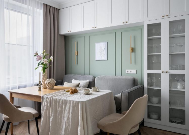 Lágy eklektika zöld árnyalatokkal, arany részletekkel