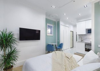 Világos minigarzon modern klasszikus enteriőrrel