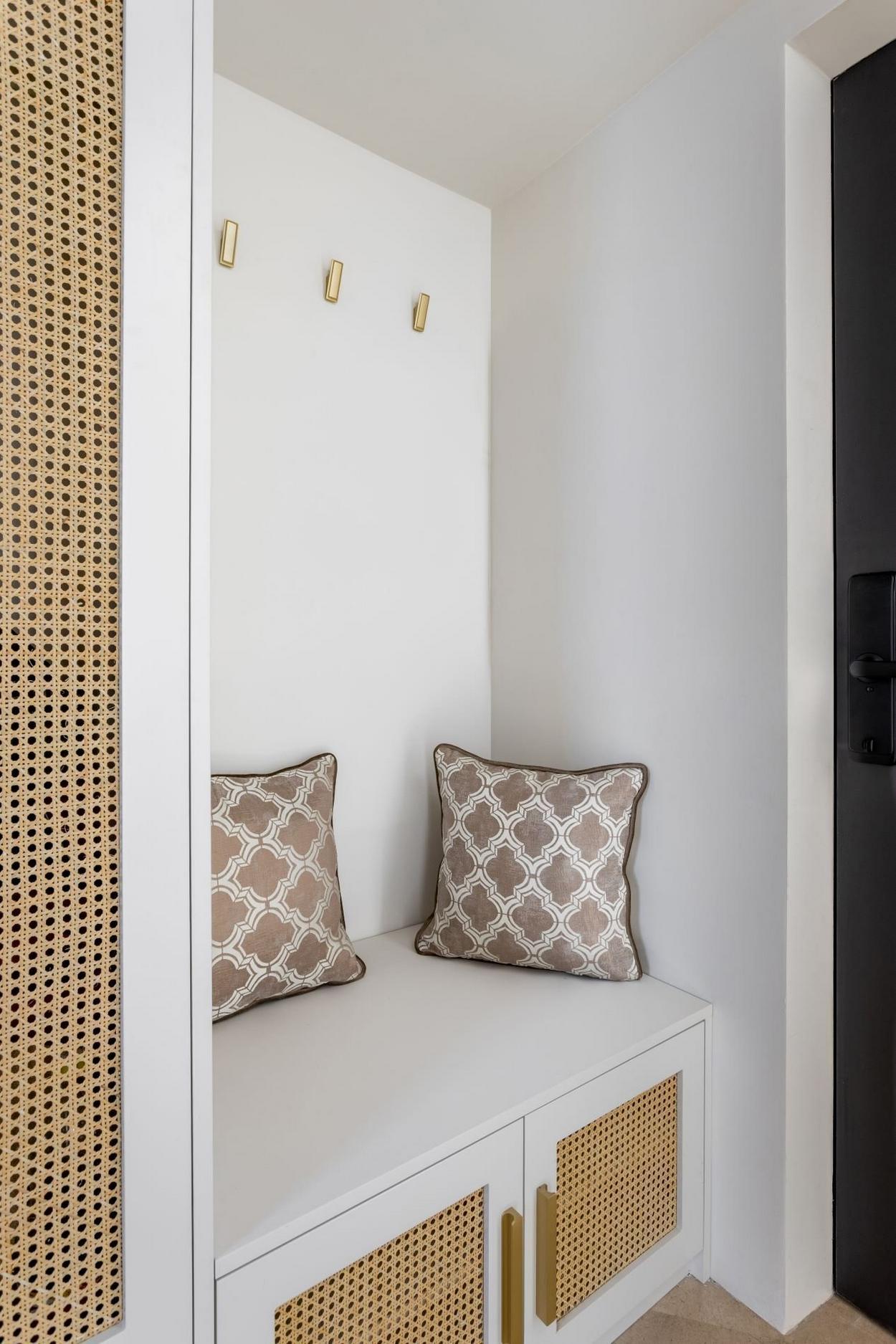 Marokkói hangulat egy 18 m²-es minigarzonban: galériás háló és keleti ornamentika Marokkói hangulat egy 18 m²-es minigarzonban: galériás háló és keleti ornamentika