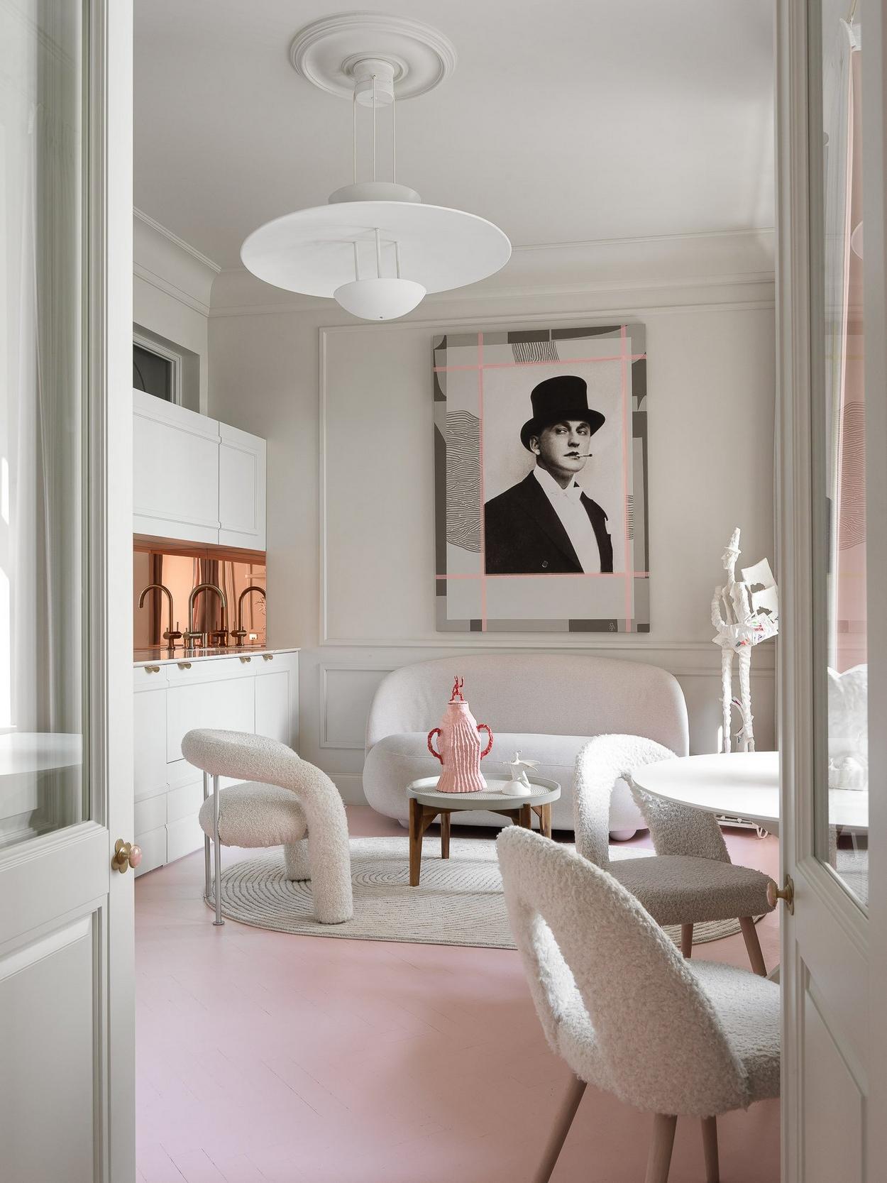 A fiatal párt a minimalista, légies és kissé bohém párizsi lakások inspirálták