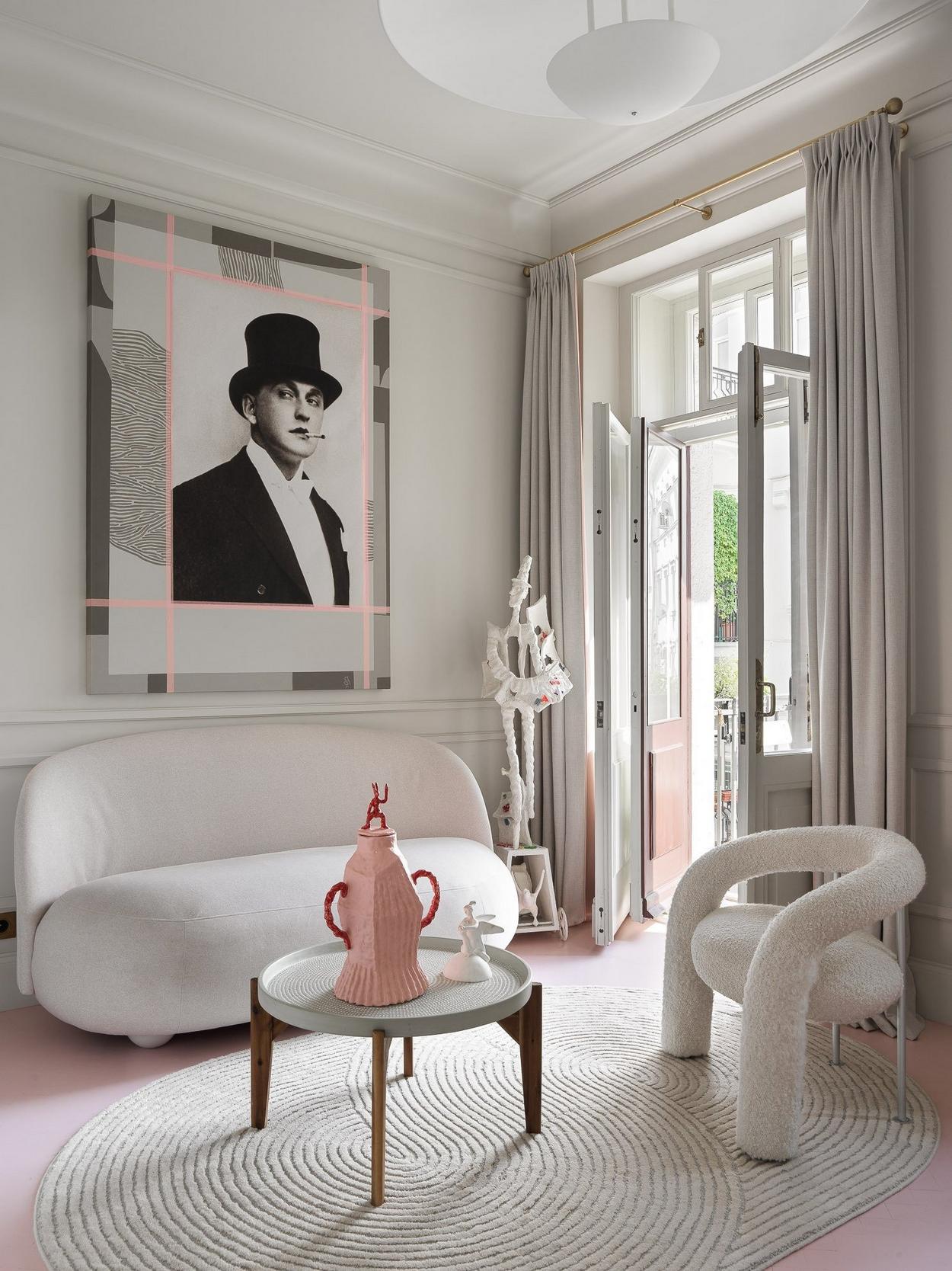 A fiatal párt a minimalista, légies és kissé bohém párizsi lakások inspirálták