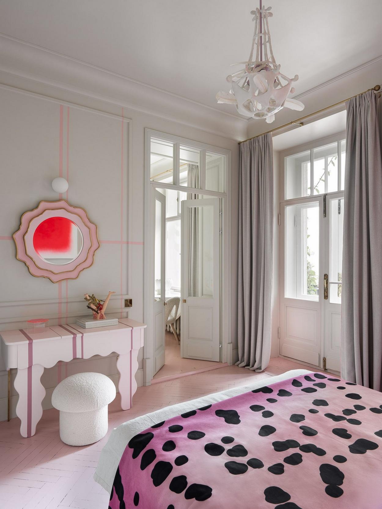 A fiatal párt a minimalista, légies és kissé bohém párizsi lakások inspirálták