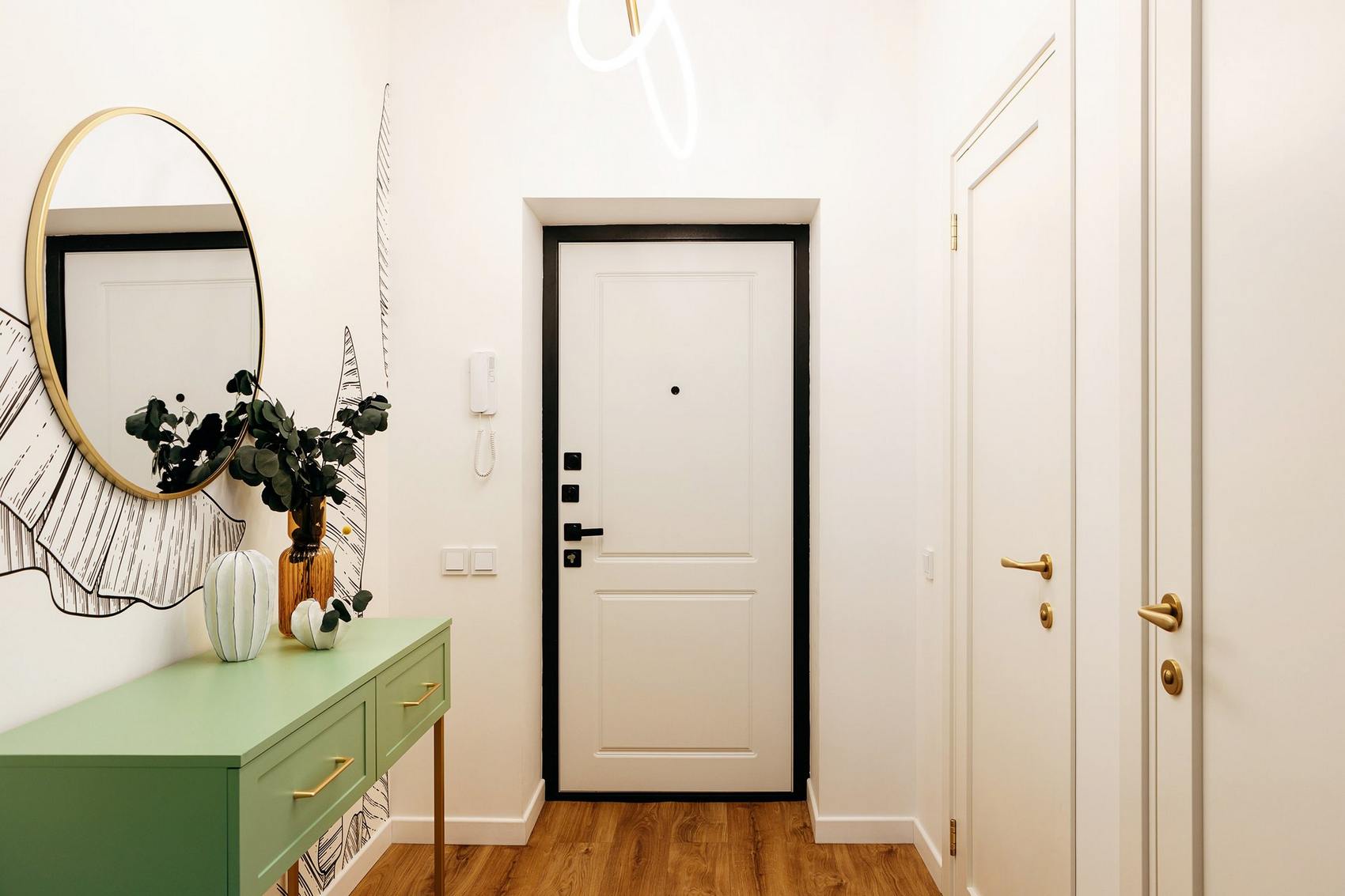 Mint egy nyári kert: család otthona zöld oázis hangulattal 82m2-en