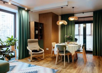 Mint egy nyári kert: család otthona zöld oázis hangulattal 82m2-en