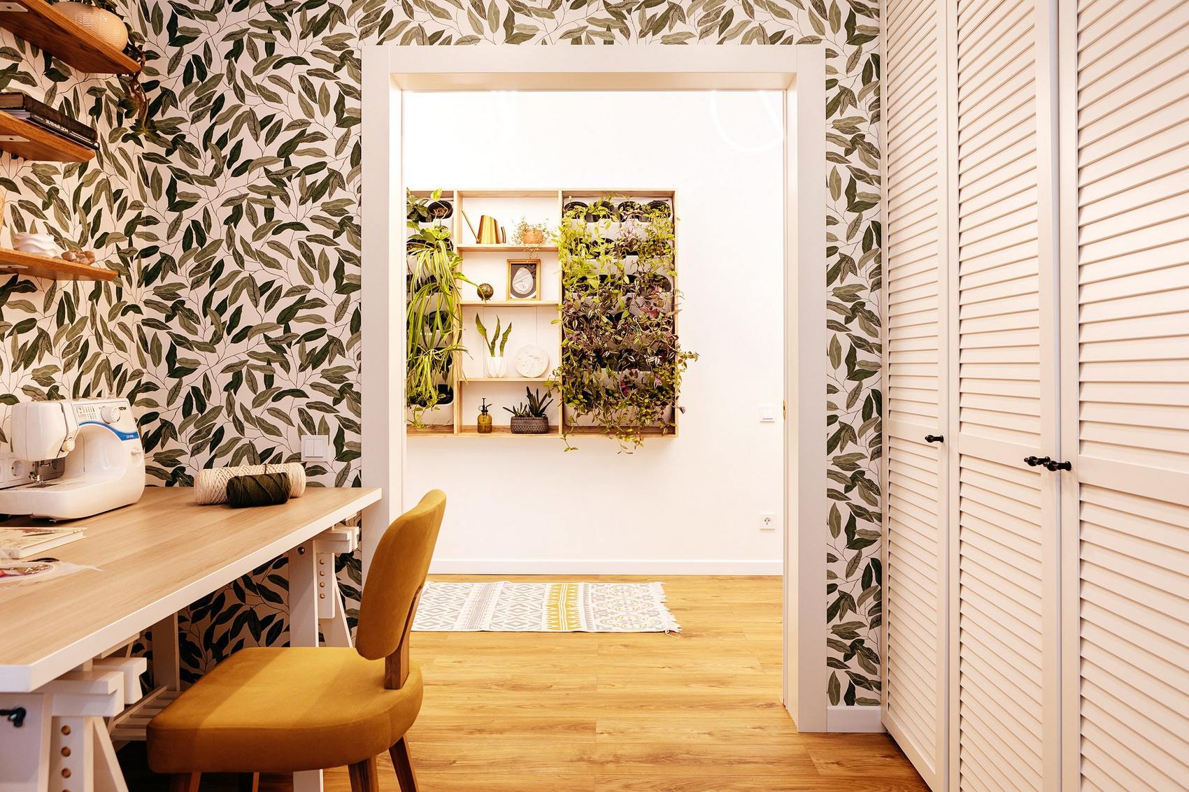 Mint egy nyári kert: család otthona zöld oázis hangulattal 82m2-en