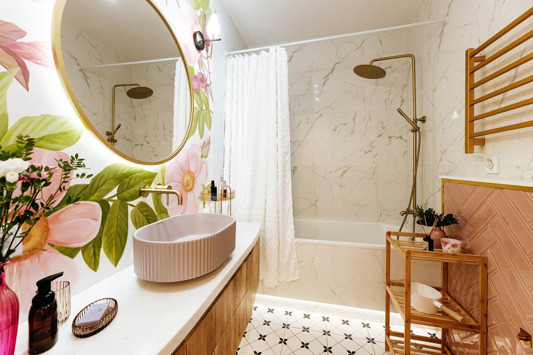 Mint egy nyári kert: család otthona zöld oázis hangulattal 82m2-en