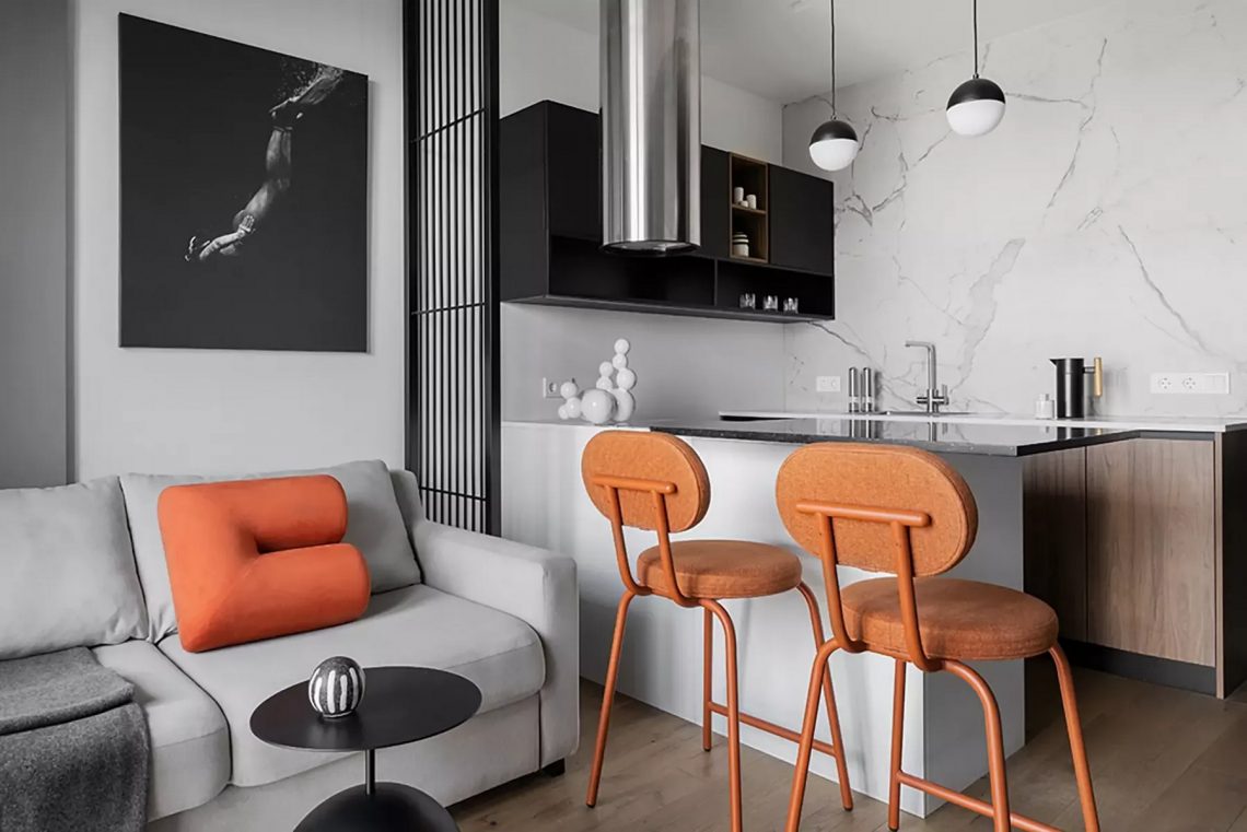 Modern, stílusos berendezés a kompakt New York‑i stúdiólakások mintájára