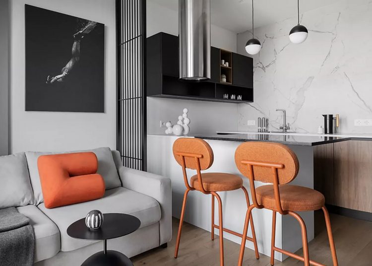 Modern, stílusos berendezés a kompakt New York‑i stúdiólakások mintájára