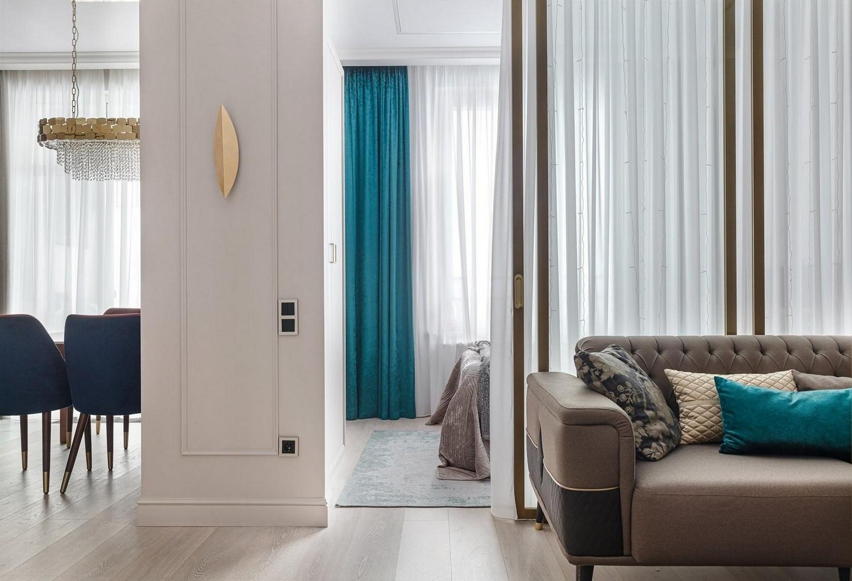 Modern elegancia férfi kis lakásában: arany és sárgaréz, színek és szép részletek 38 m²-en